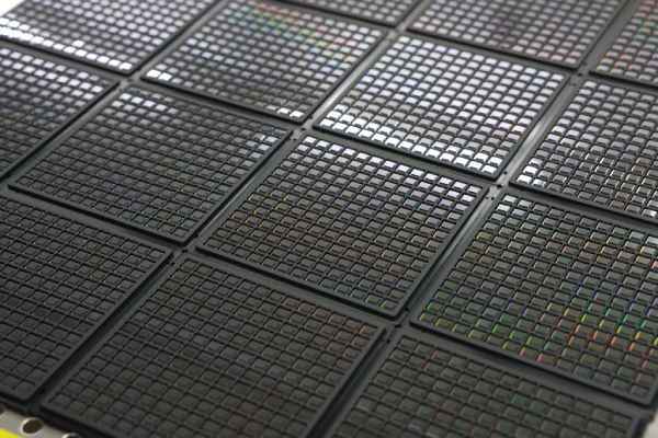 The Differences Between Ceramic, Metal, and Wafer-Level Packages